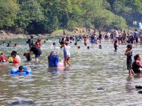 families-enjoy-bakas-river.jpg